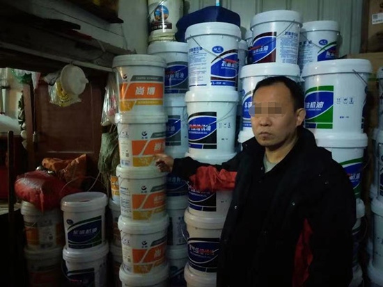 重庆警方查获假冒润滑油100余桶价值20万元